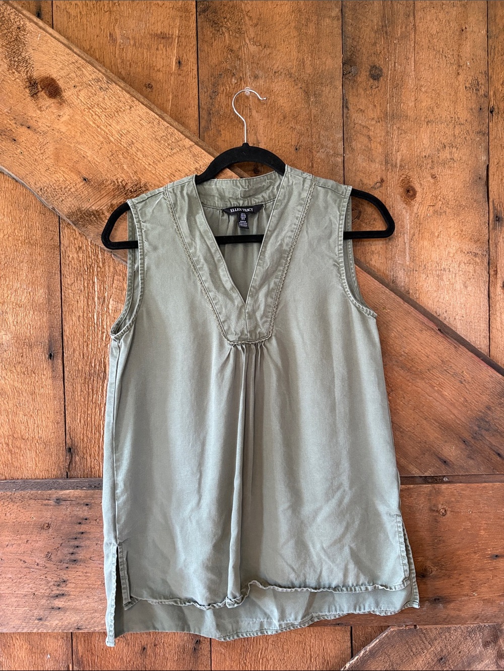 Ellen Tracy Olive Green V-Neck Sleeveless Tank